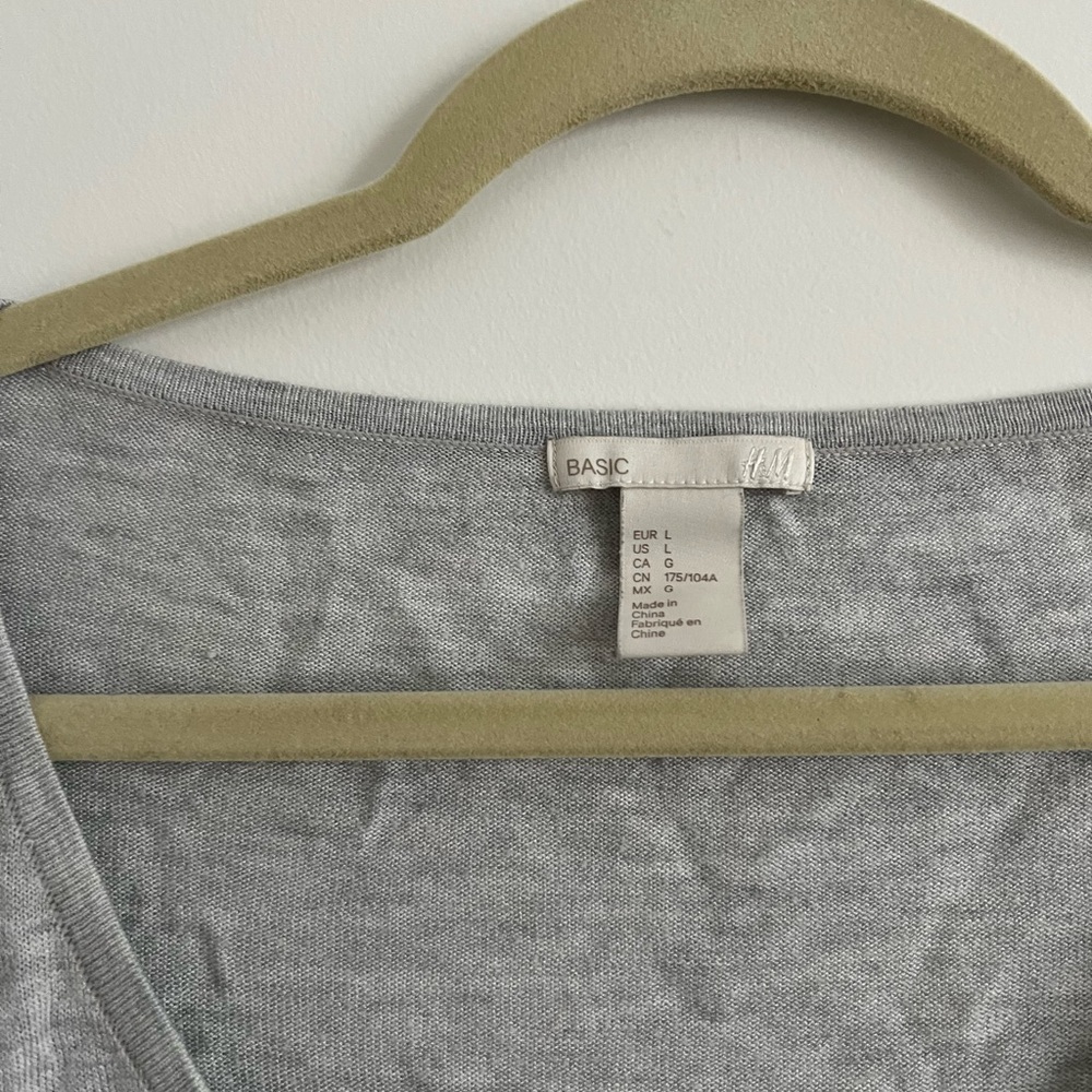 H&M Top - Picture 2 of 2